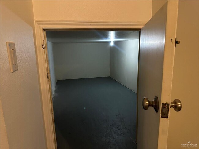 Building Photo - 22 1st Ln Ct