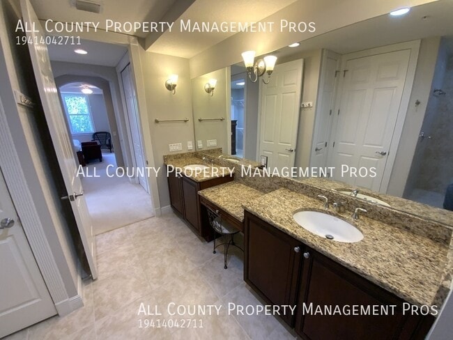 Building Photo - 5207 Manorwood Dr