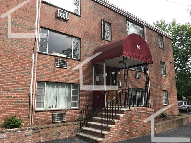 Building Photo - 54 Evergreen St