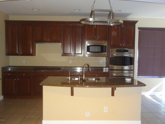 Building Photo - 1575 W Pelican Ct