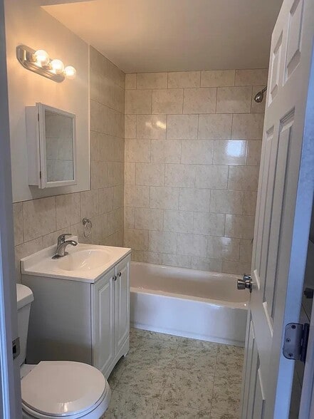 Building Photo - 231 Dayton Ave