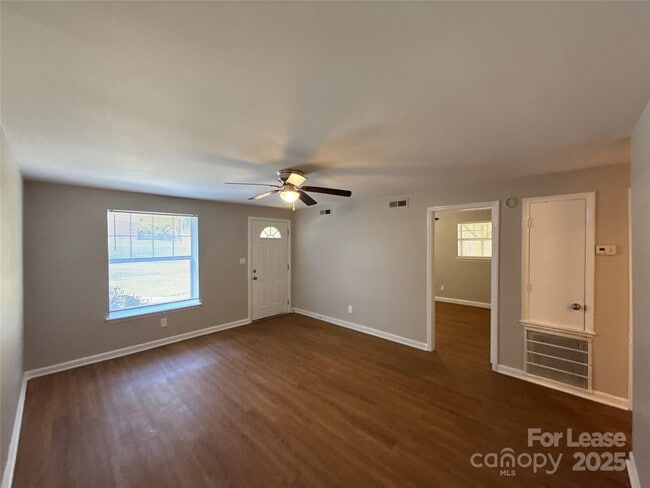 Building Photo - 409 Hawley Ave