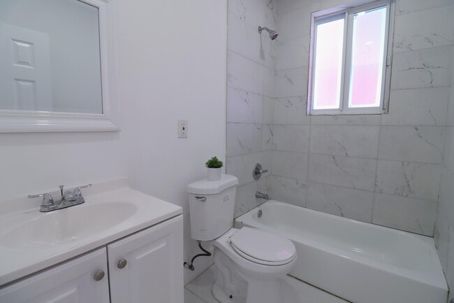 Building Photo - 3025 NW 8th Ave