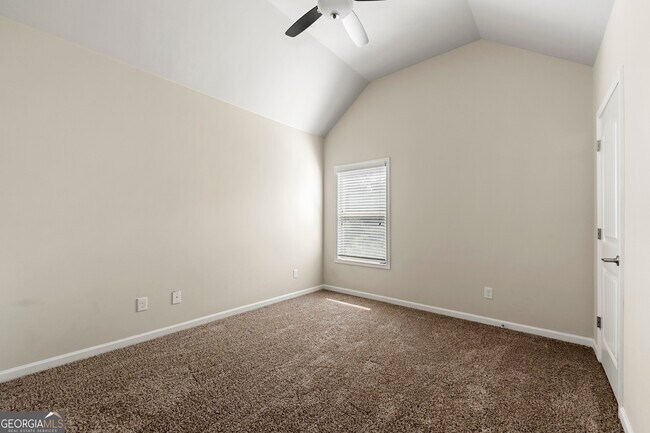 Building Photo - 2411 Oakleaf Cir
