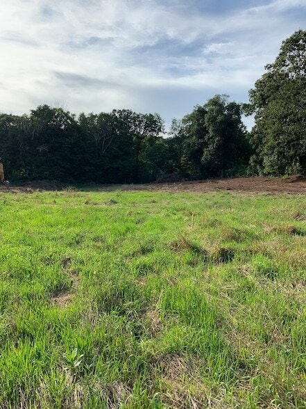 Building Photo - 944 Totoket Rd