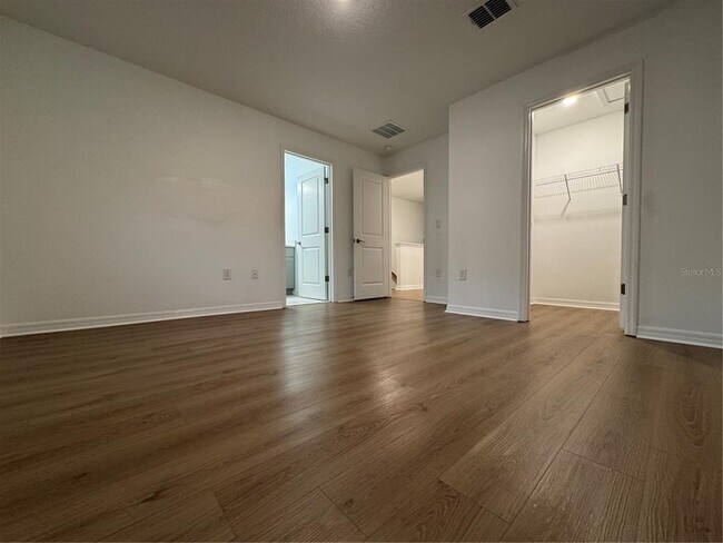 Building Photo - 2906 Canary Ave