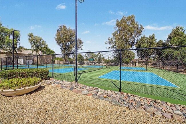 Building Photo - 8407 E Del Camino Dr