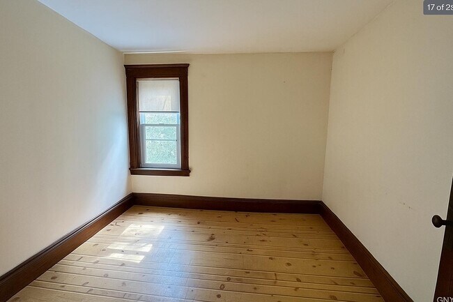 Building Photo - 409 Rowland St