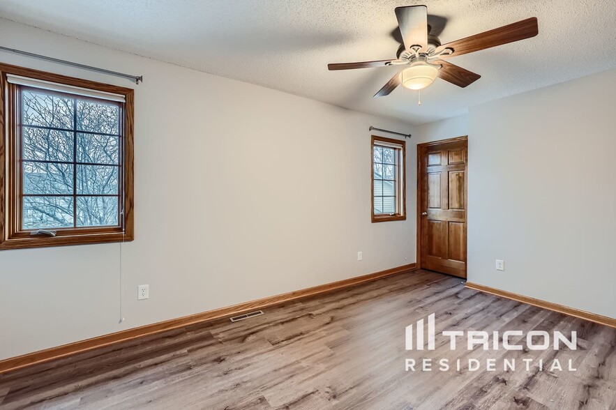 Building Photo - 5585 Rosewood Ln