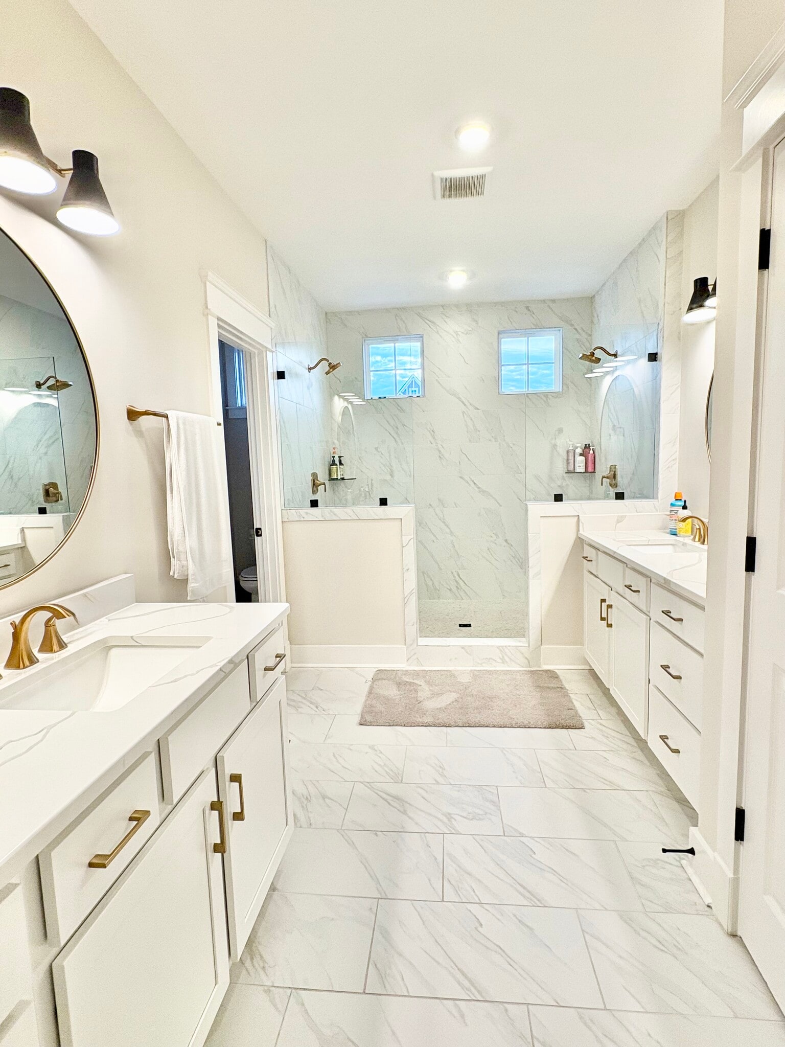 Building Photo - 5052 High Park Hill Dr