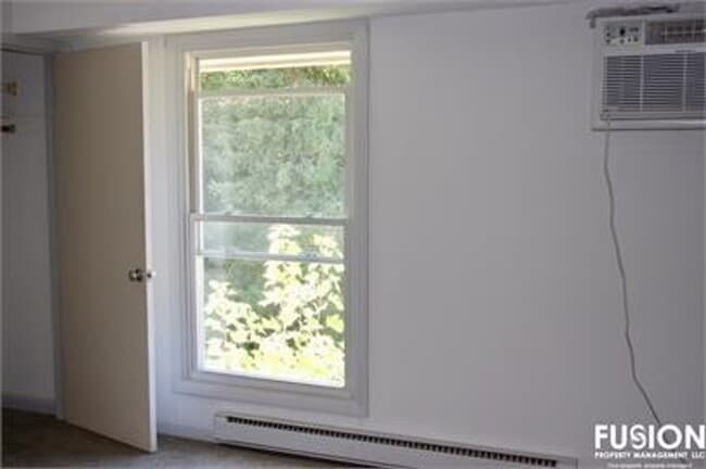 Building Photo - Bright 2-Bedroom Home Near Oakledge Park w/Pool!