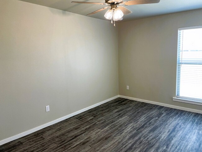 Building Photo - Stunning Home Located in Northwest Corrido...