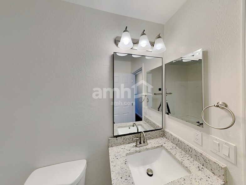 Building Photo - 1713 E Bradstock Way
