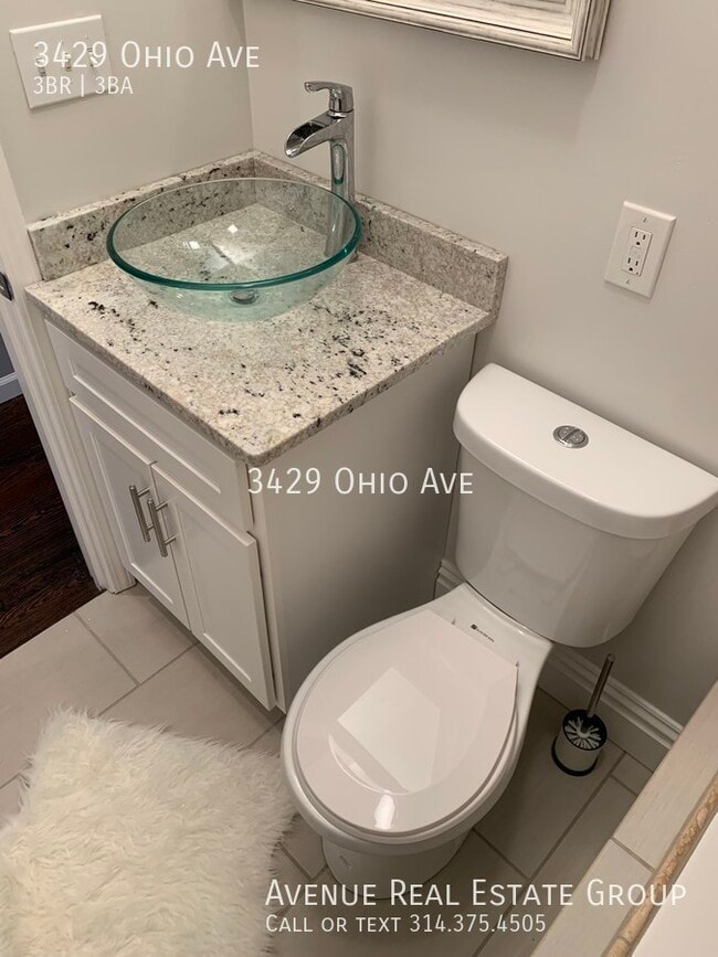Building Photo - Beautifully Renovated Townhouse