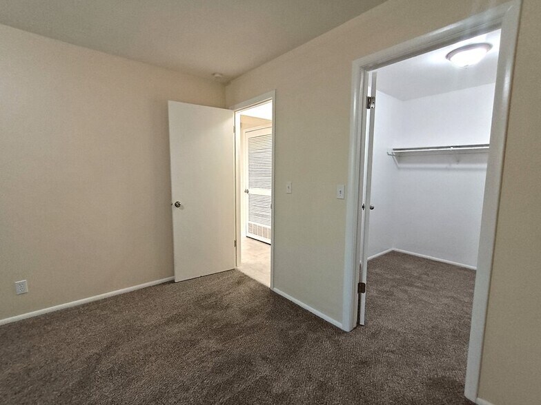 Building Photo - 4536 S 1900 W