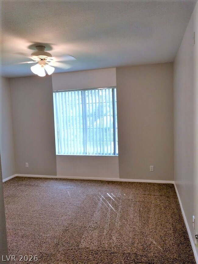 Building Photo - 2101 Blue Breeze Dr