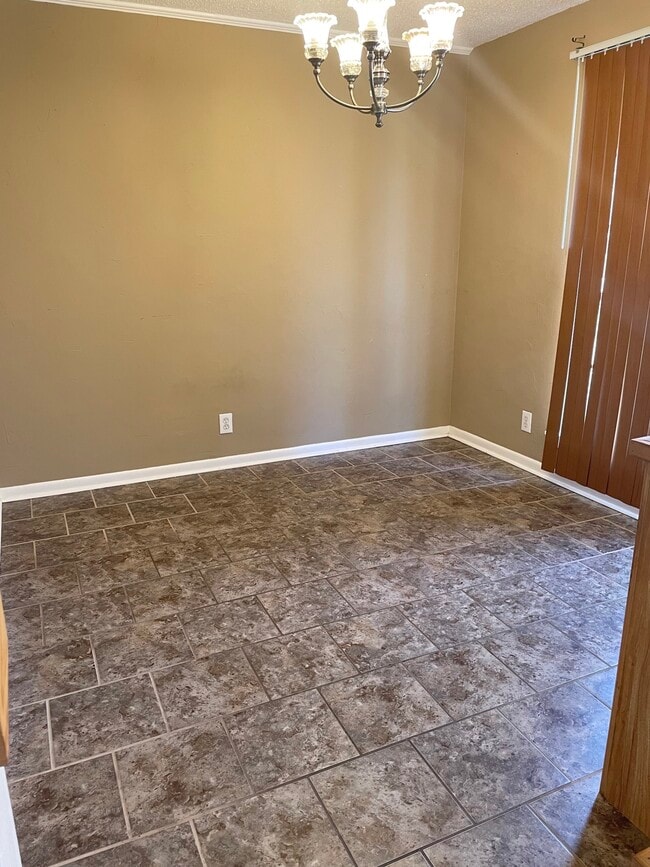 Building Photo - 117 Whispering Pines Loop