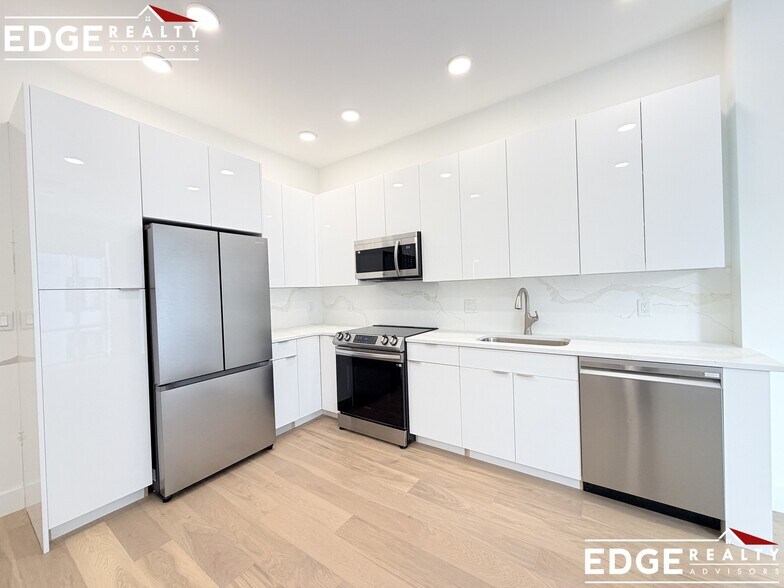 Building Photo - 58 Hichborn St