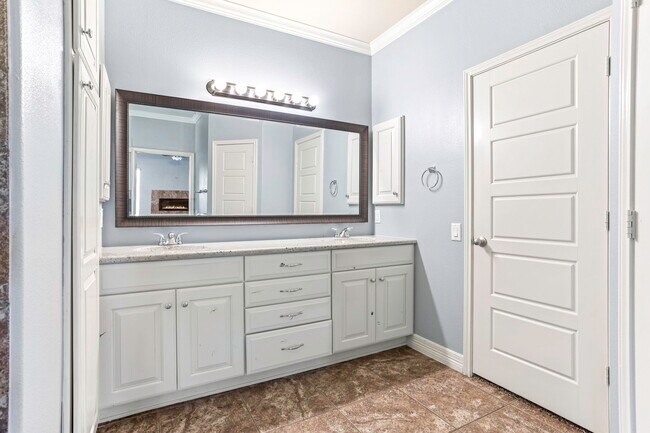 Building Photo - 8881 Highland Dawn