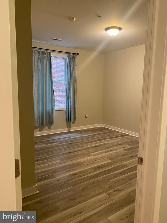 Building Photo - 4742 Pine St