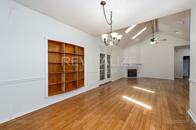 Building Photo - 105 Ventura Cir