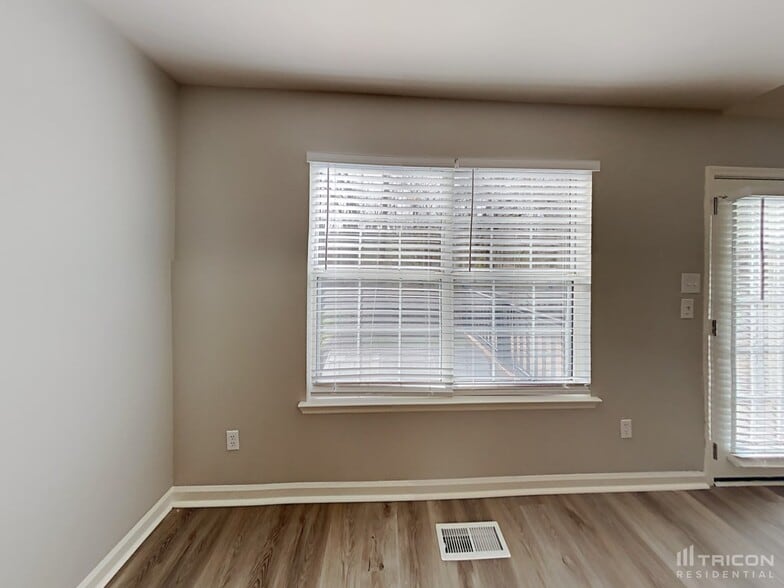 Building Photo - 1437 Aaronwood Dr