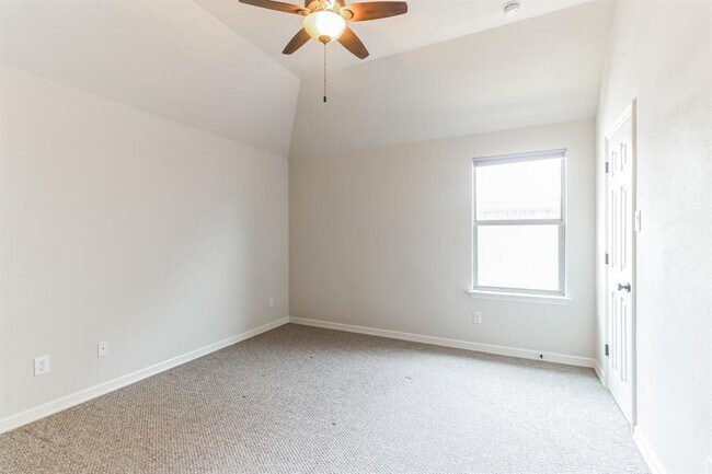 Building Photo - 208 Angus Dr