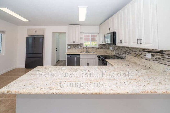 Building Photo - 346 Inkopah St