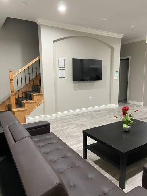 Building Photo - 9303 De Adalena St