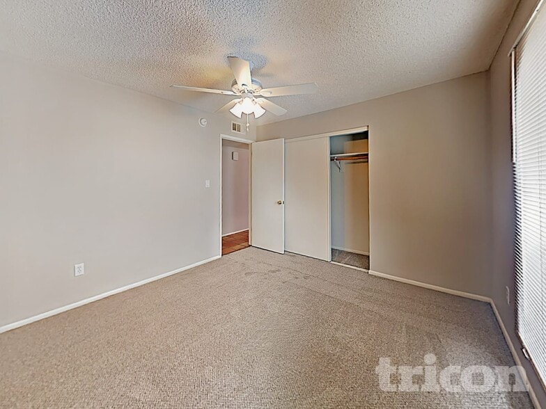 Building Photo - 1246 E Barbara Dr