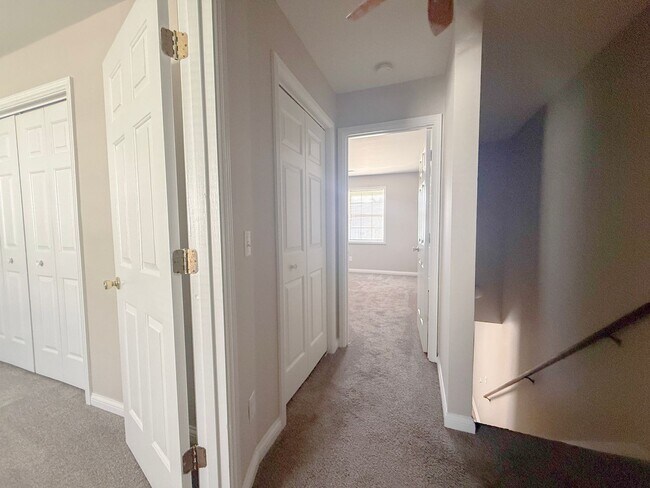 Building Photo - 42 Eastgate Cir