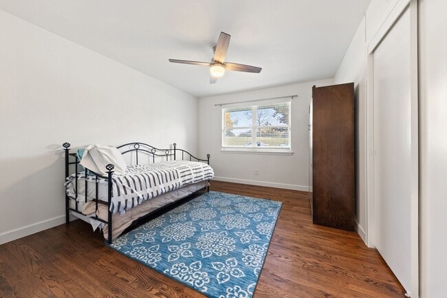 Building Photo - 8053 Claremont Dr