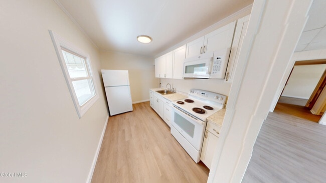 Building Photo - 13 Hawley Ave