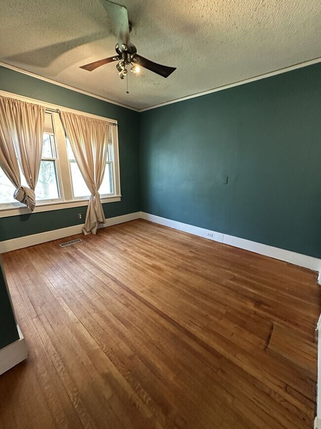 Building Photo - Charming 3BR Brainerd Home with Screened Porch