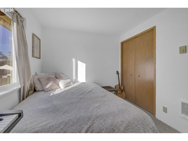 Building Photo - 3 Bed/ 1 Bath Home with RV Parking