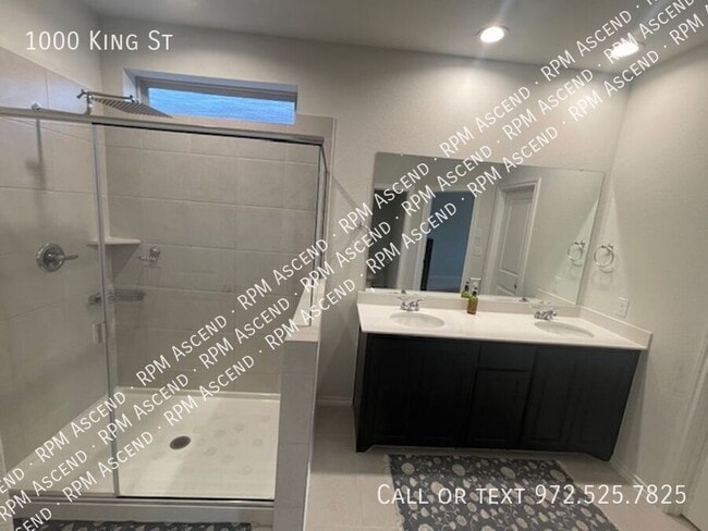 Building Photo - 1000 King St