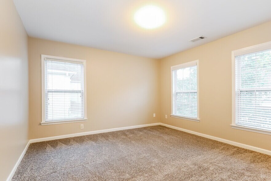 Building Photo - 85 Lakeshore Pkwy