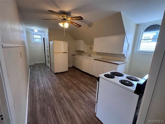 Building Photo - 350 Delaware St