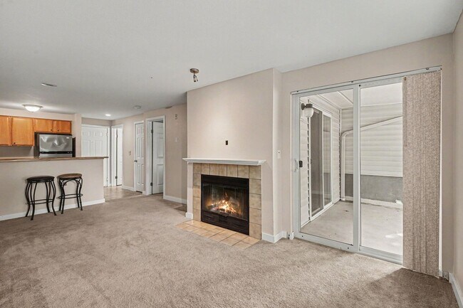 Building Photo - Charming Ground-Floor Condo in the Heart of Greenwood! $1,800 only!! August move in!