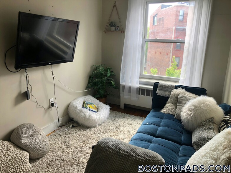 Building Photo - 435 Hanover St