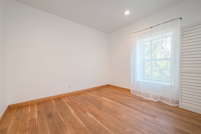 Building Photo - 161 Sage Rd