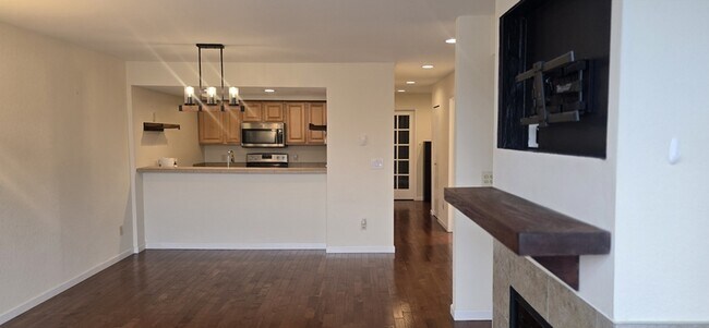 Building Photo - 7 Lake Bellevue Dr