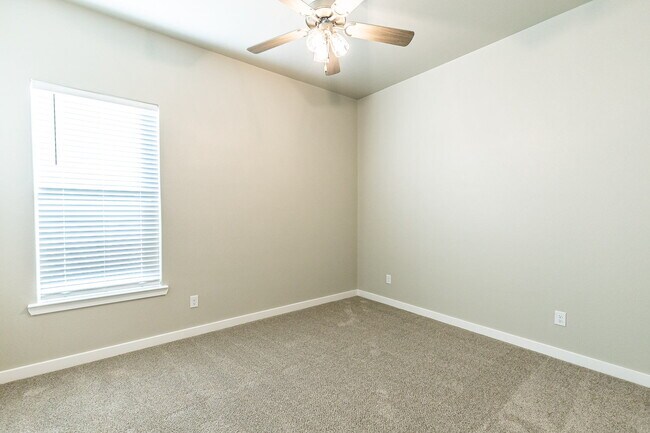 Building Photo - Beautiful 4 bed 3 bath home