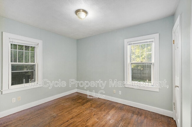Building Photo - 346 Quimby St NE