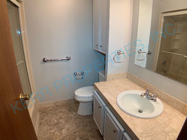 Building Photo - Charming 3-Bed, 2-Bath Haven in Portland's NE Heart, 1615 Sq Ft of Comfort!