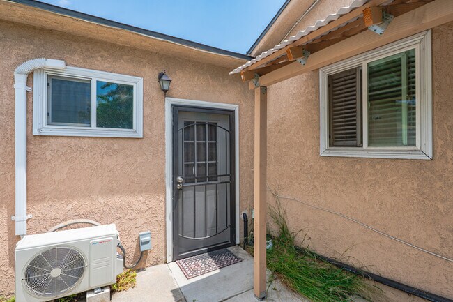 Building Photo - Fully Furnished 2BR Home w/ Private Entry ...