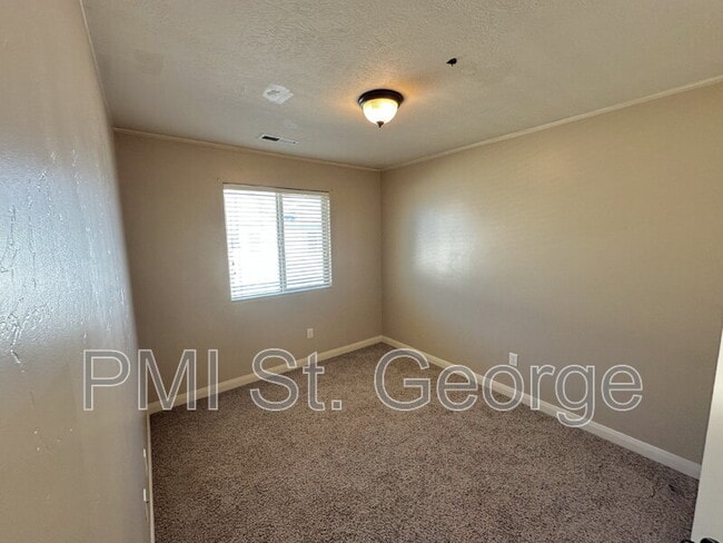 Building Photo - 340 1425 N St