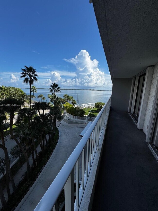 Building Photo - 200 SE 15th Rd