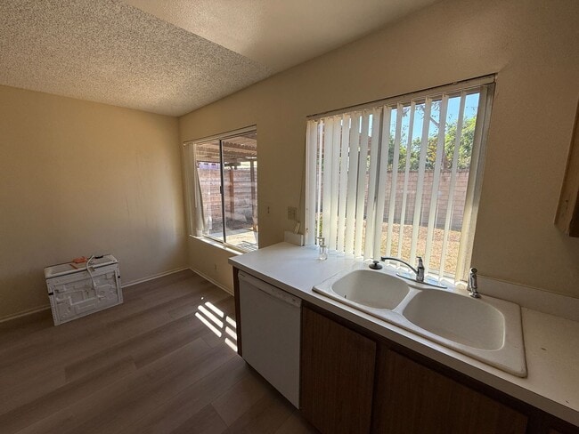 Building Photo - Beautifully Updated Camarillo Townhome
