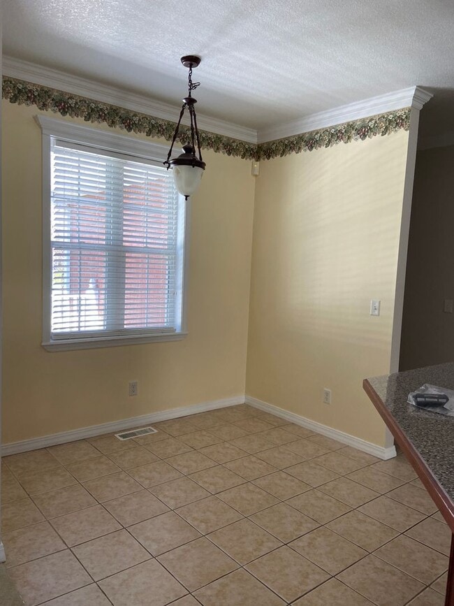 Building Photo - Beautiful Custom 3 bedroom, 2.5 bath home for lease in Poplar Bluff